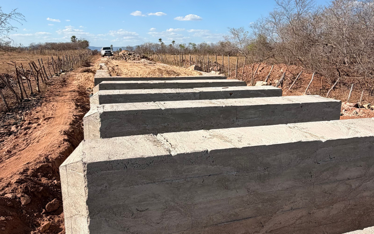 Prefeitura de Pacujá avança com obra de passagem molhada na comunidade de Sambaíba